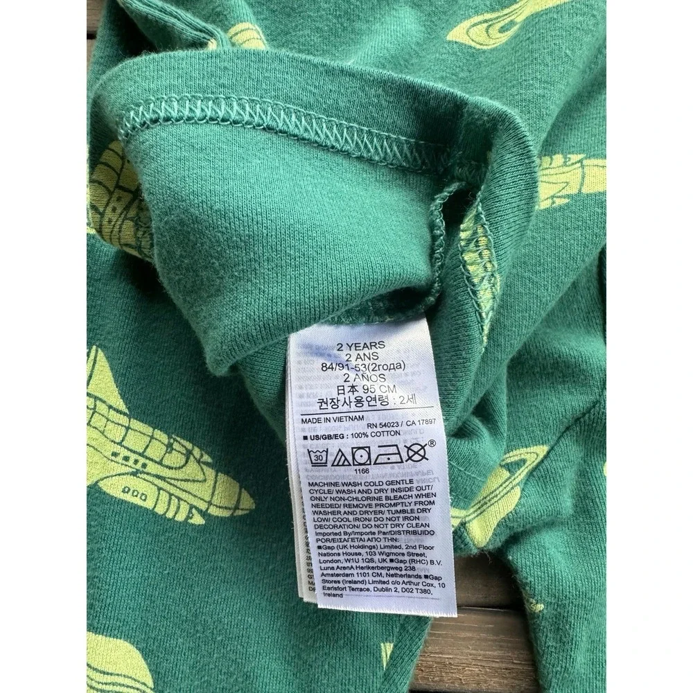 babyGap 100% Organic Cotton‎ Space PJ Set Size 2 Glow in the Dark Green